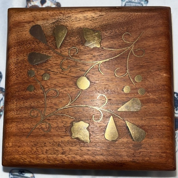 Trinket Jewelry Box Mahogany Wood w Brass Floral Vine Inlay India - Picture 2 of 6